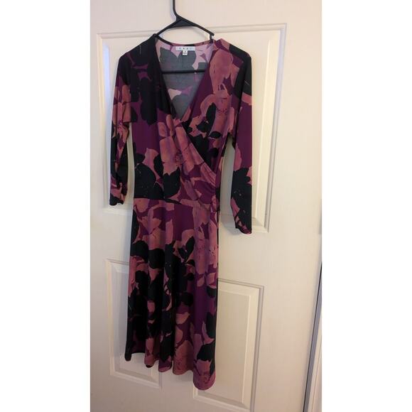 CAbi Dresses & Skirts - CAbi Purple Floral 3/4 Sleeve Ruched Knee Length Dress, Small Flowy Lightweight